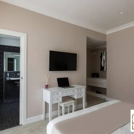 Ponte Milvio Suite Con Idromassaggio In Camera Apartment